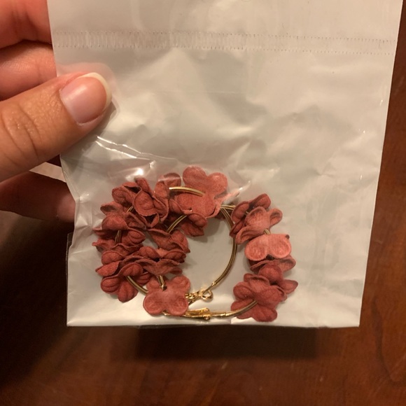 Maroon floral hoops - Picture 2 of 2